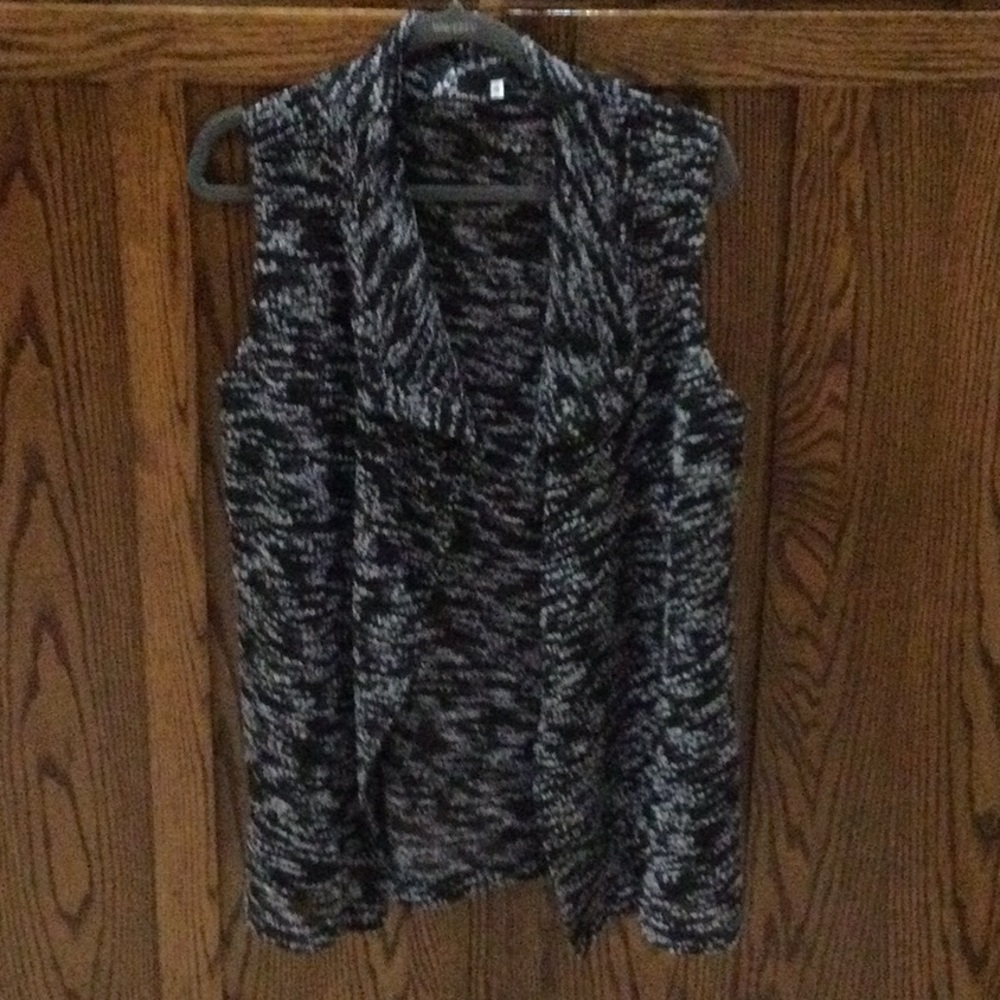 ❤️FINAL PRICE- EUC Fenini lightweight vest. Size Small.